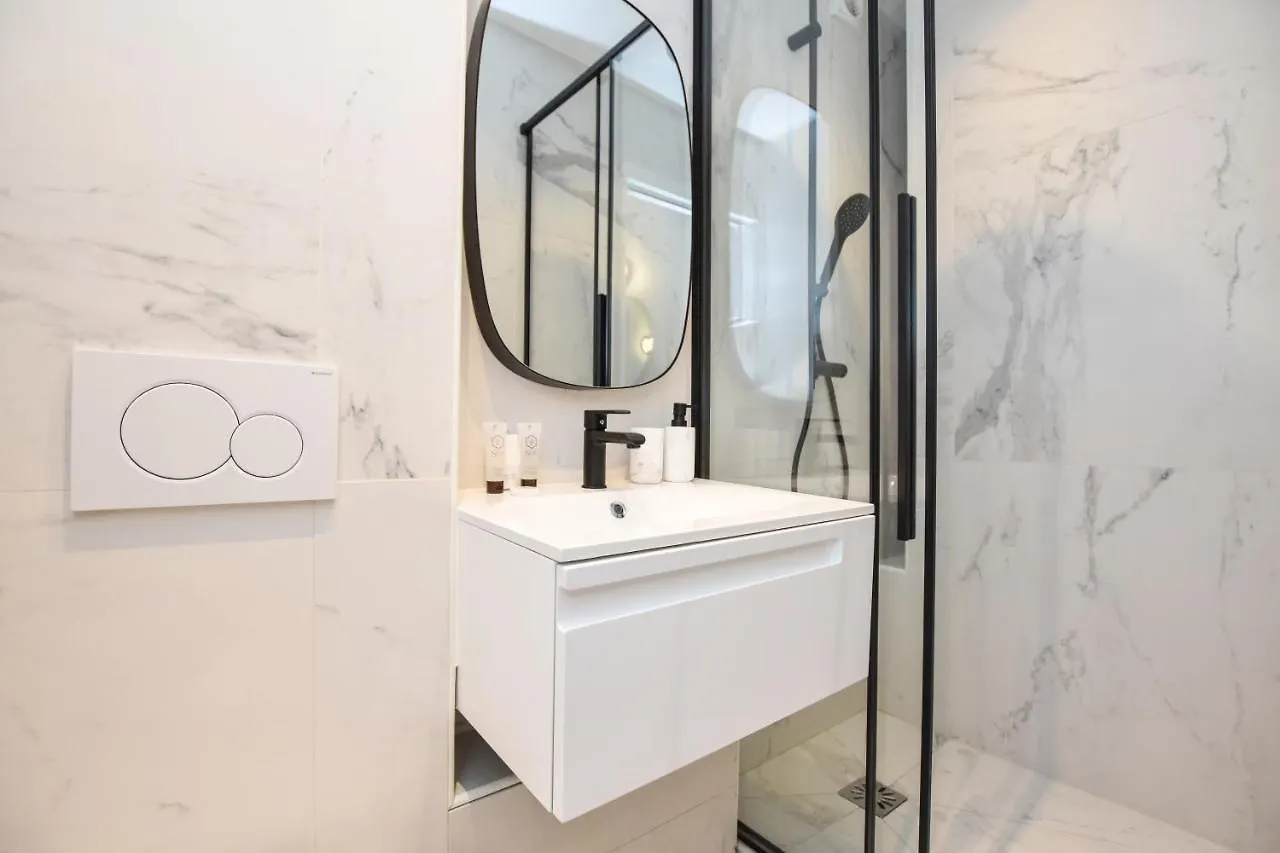 Appartement CMG Michel Bizot / Trousseau à Paris 0*,  France